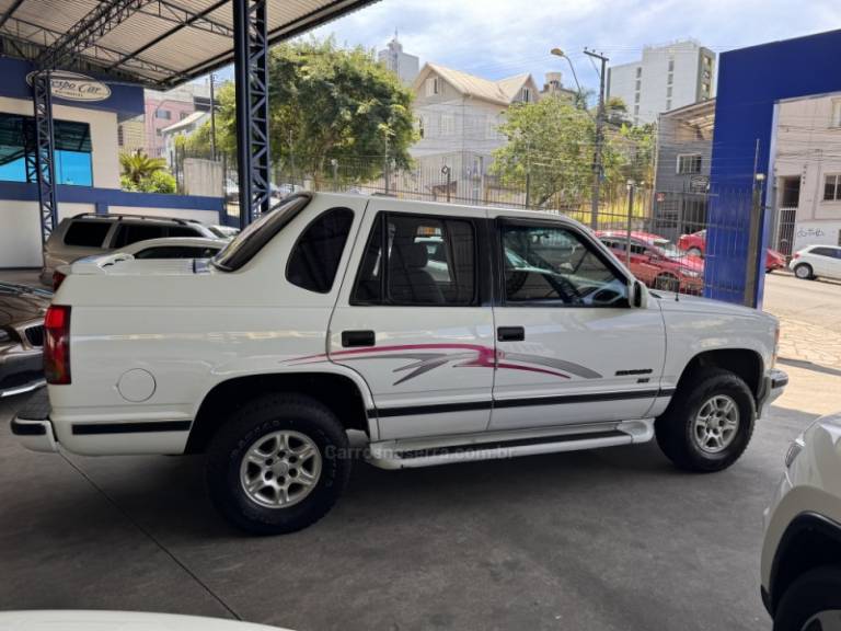 CHEVROLET - SILVERADO - 1997/1997 - Branca - R$ 85.000,00